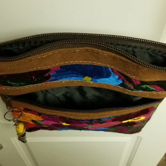 🍭Unbranded vintage two pocket embroidered small adjustable crossbody bag - Picture 5 of 11